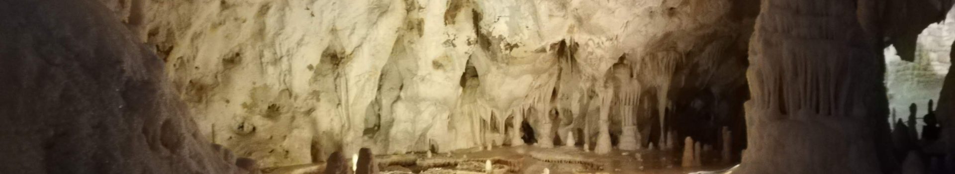 世界に誇るマルケ州の自然美、Frasassi 鍾乳洞